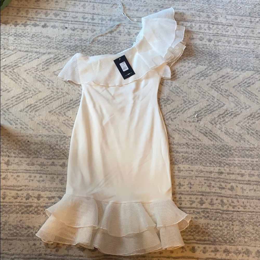 One shoulder ruffle dress